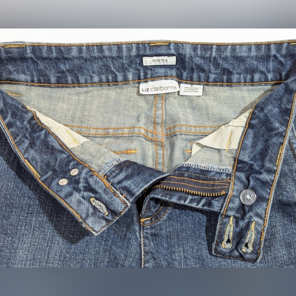Liz Claiborne Women's Denim Stretch Capris, Size 4 Cropped Blue Jeans Mid-Rise - Picture 3 of 9
